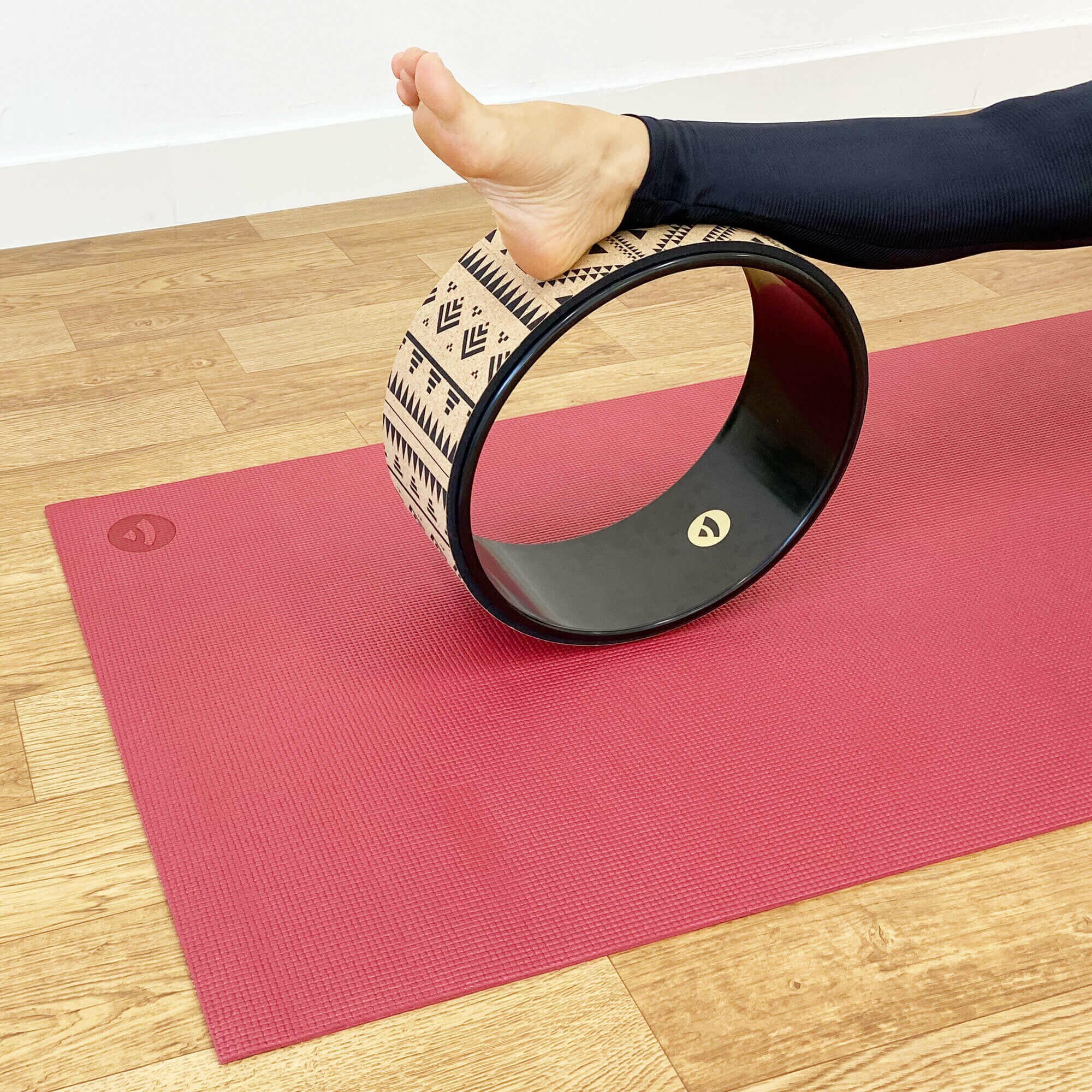 asana-tapete-yoga-yogateria-bordo-10-roda