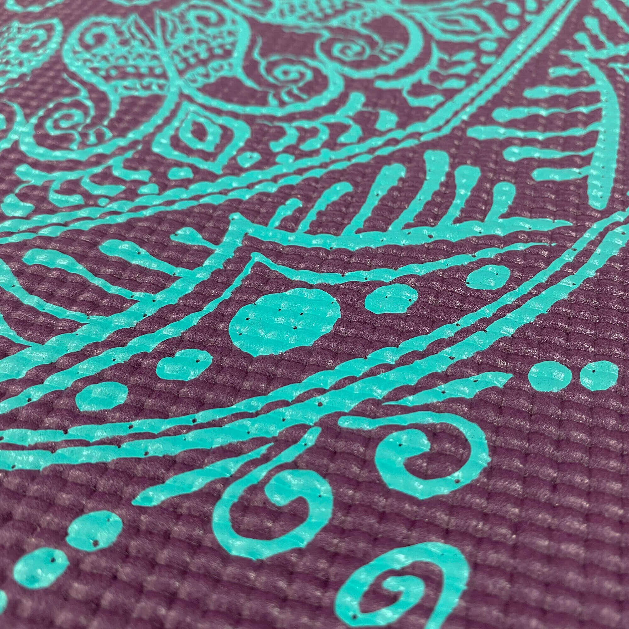 tapete-yoga-leela-mandala-yogateria-ameixa-turquesa-3