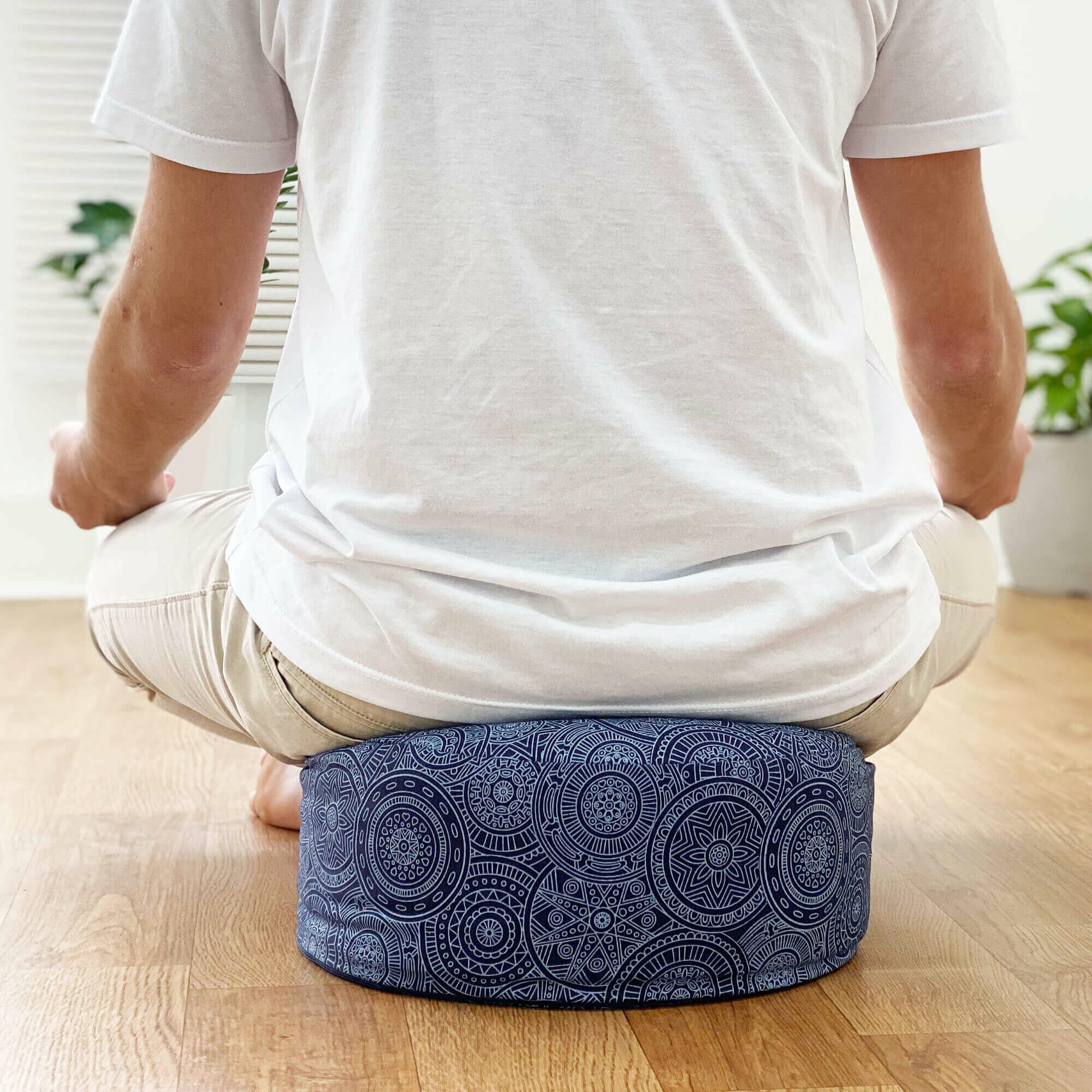 almofada-rondo-maharaja-yogateria-azul-5