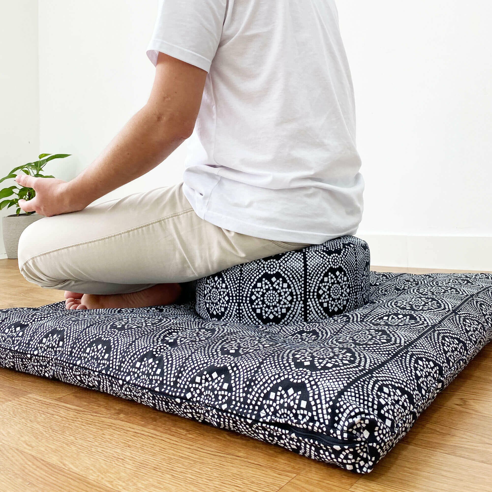 almofada-rondo-maharaja-yogateria-preto-8