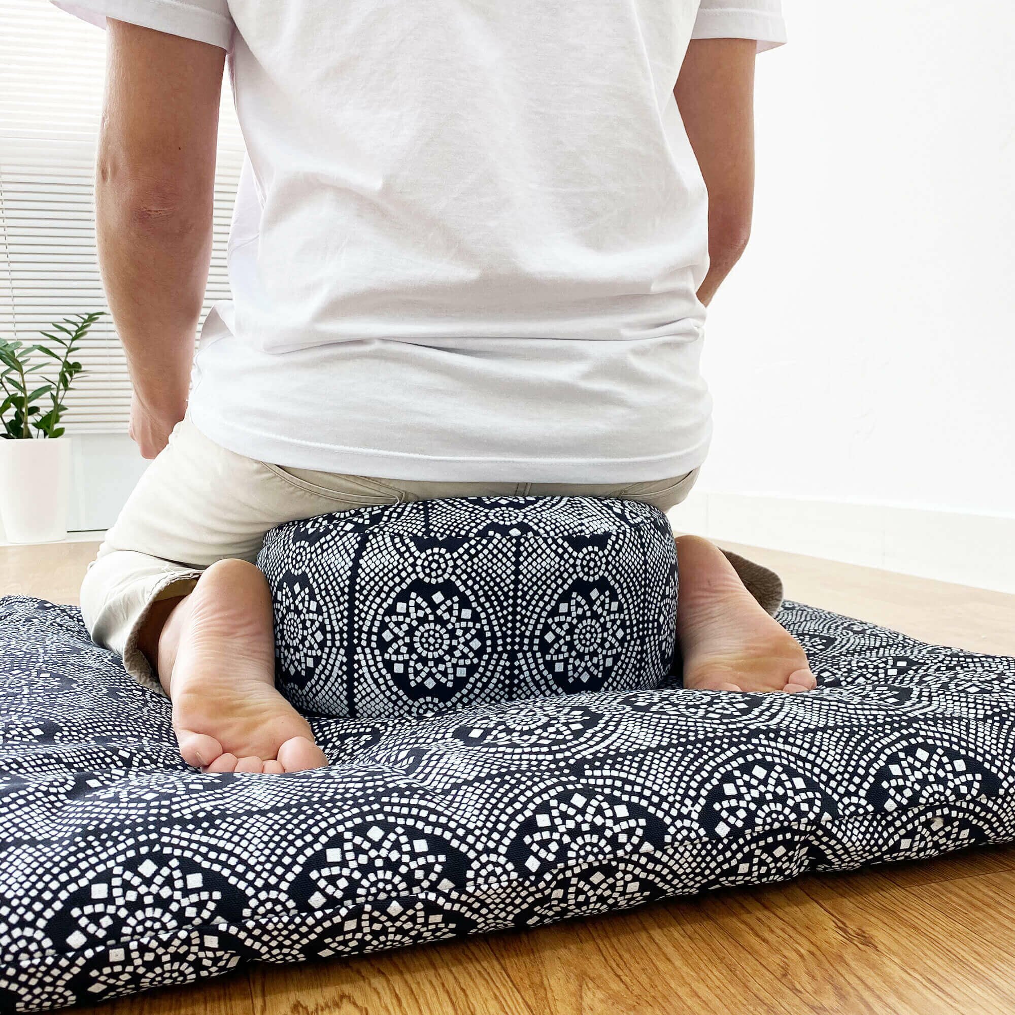 almofada-rondo-maharaja-yogateria-preto-9
