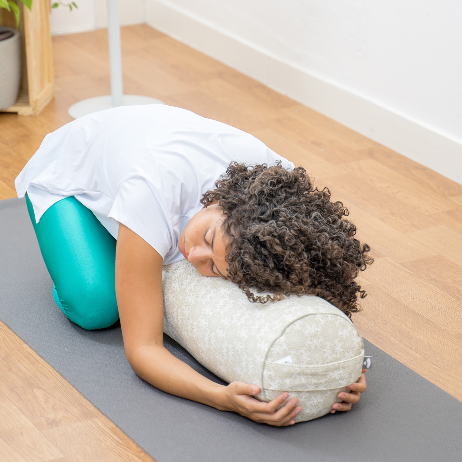 Bolster Maharaja 6 bolster-maharaja-yogateria-bege-3