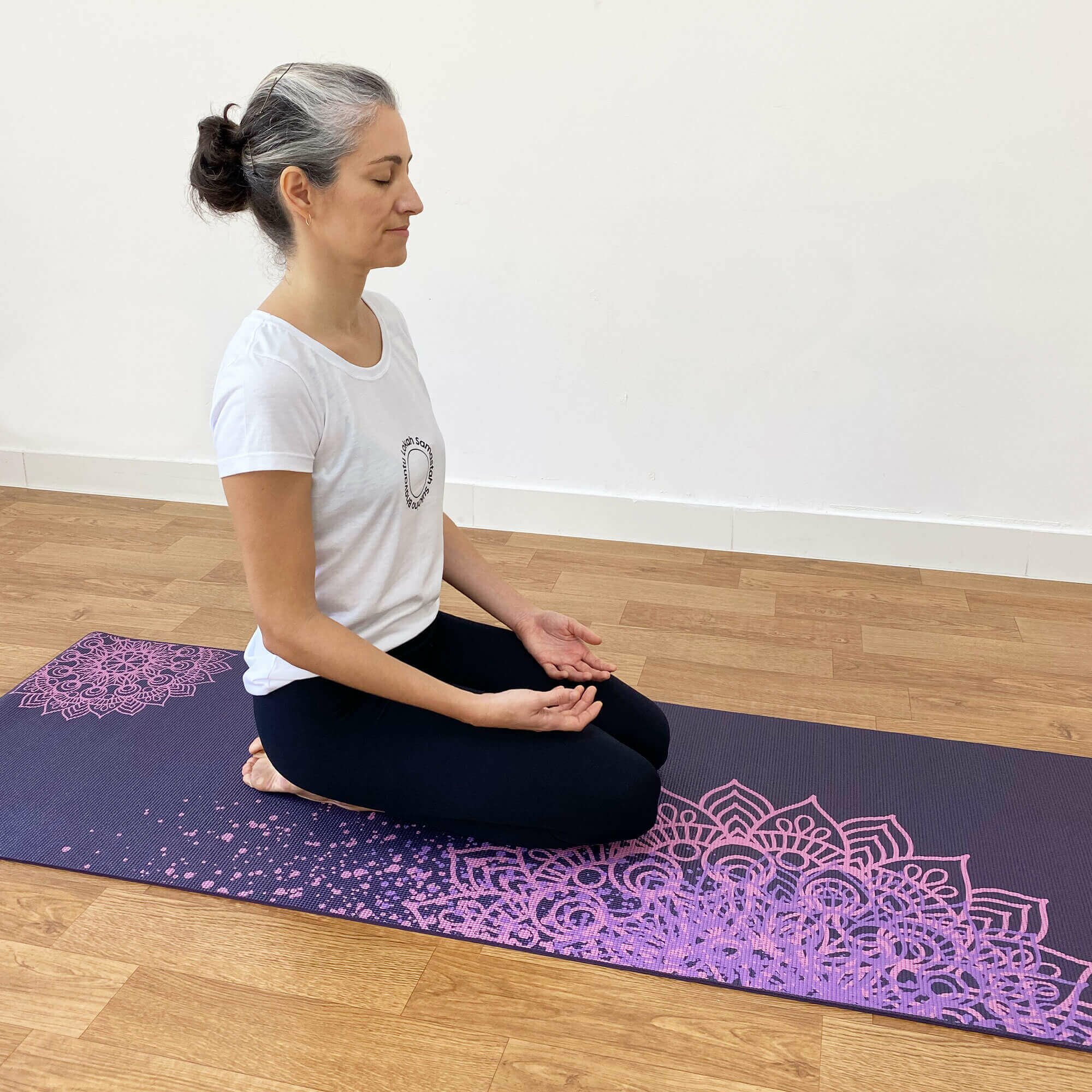 tapete-yoga-leela-mandaladesign-yogateria-ameixa-7