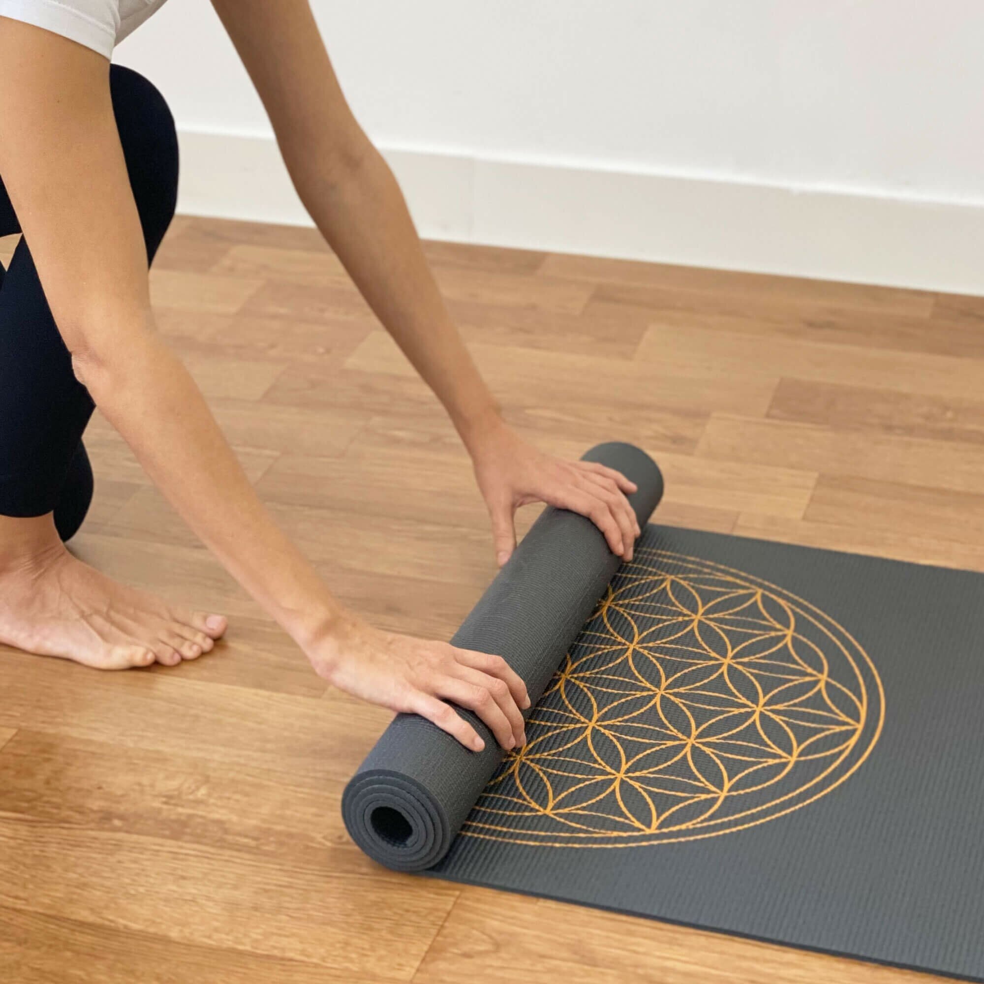 Tapete de yoga estampado Leela Flor da Vida – 4.5mm PVC ecológico 29 tapete-yoga-flordavida-yogateria-grafite-6