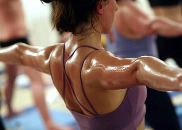 hot-yoga-bikram-corpo-suado
