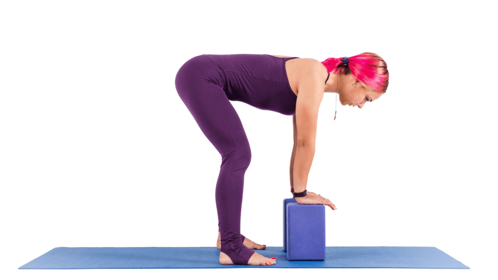 Uttanasana-flexao-para-frente-yogateria