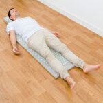 acupressao-grande-yogateriag-cinza-2
