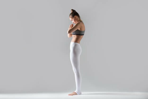 tadasana-namaste-yogateria