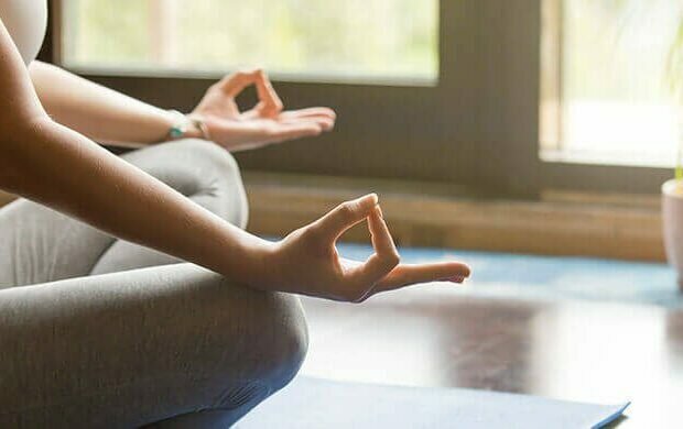 meditacao-chin-mudra-yogateria