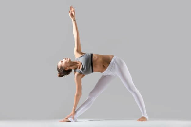 postura-triangulo-yogateria
