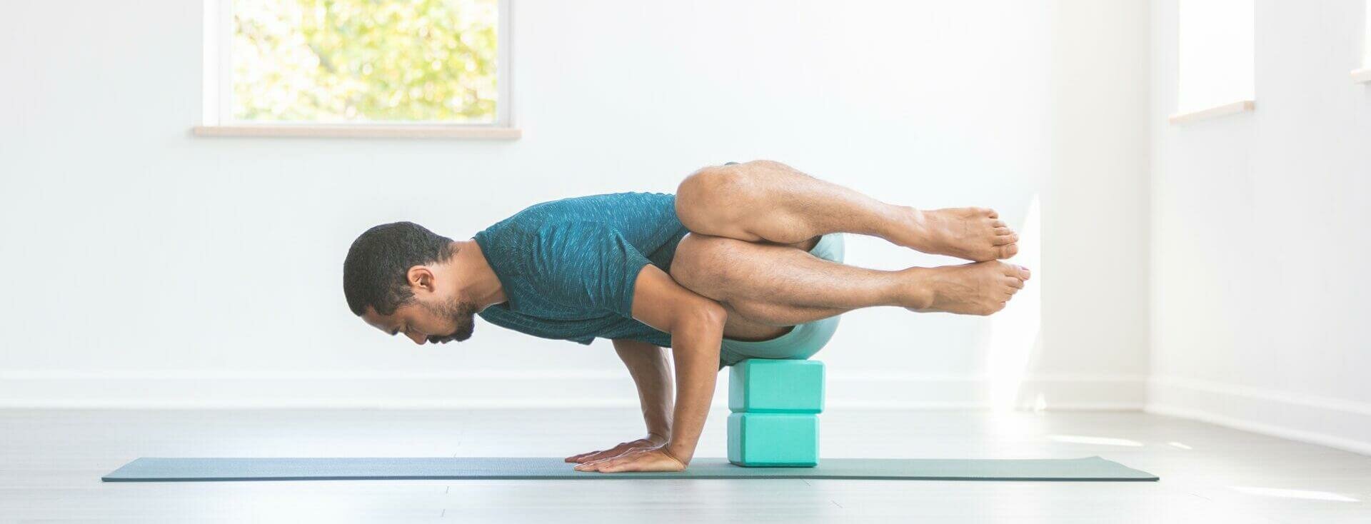 bakasana-postura-corvo-yogateria4