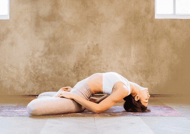 matsyasana-postura-peixe-yogateria