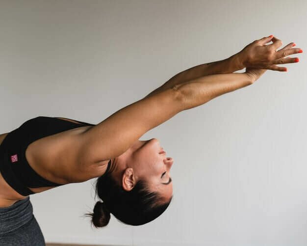 backbend-postura-de-retroflexao-yogateria2