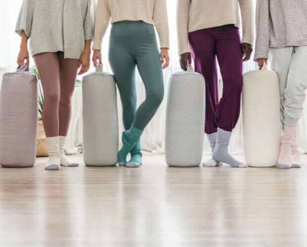 bolster-de-yoga-para-relaxar-yogateria