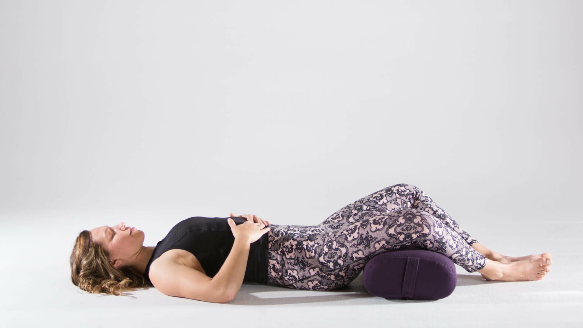 postura-borboleta-reclinada-yogateria