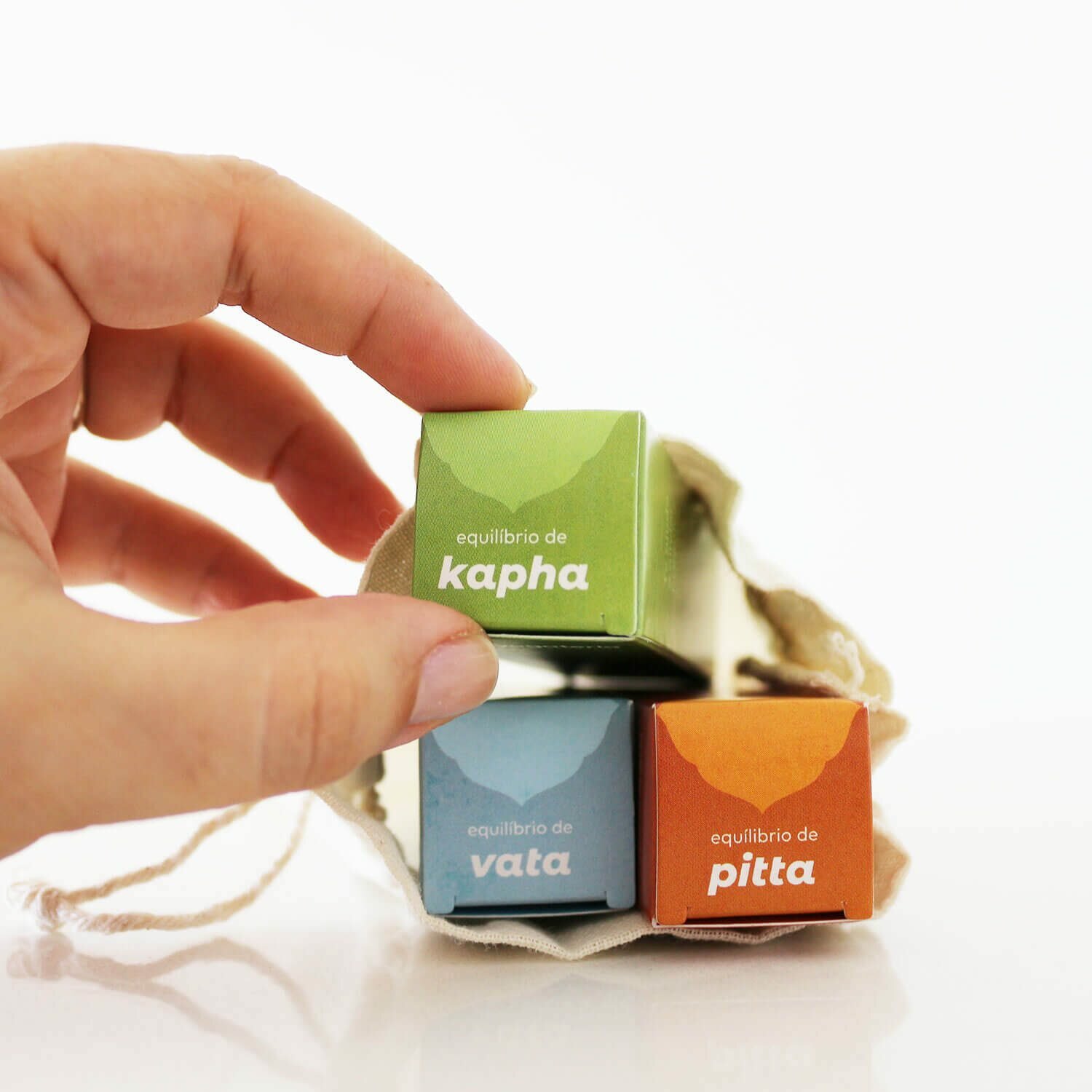 Kit de Blend de Óleos Essenciais Roll-on - Ayurveda Tridosha 16 blend-oleo-essencial-yogateria-1