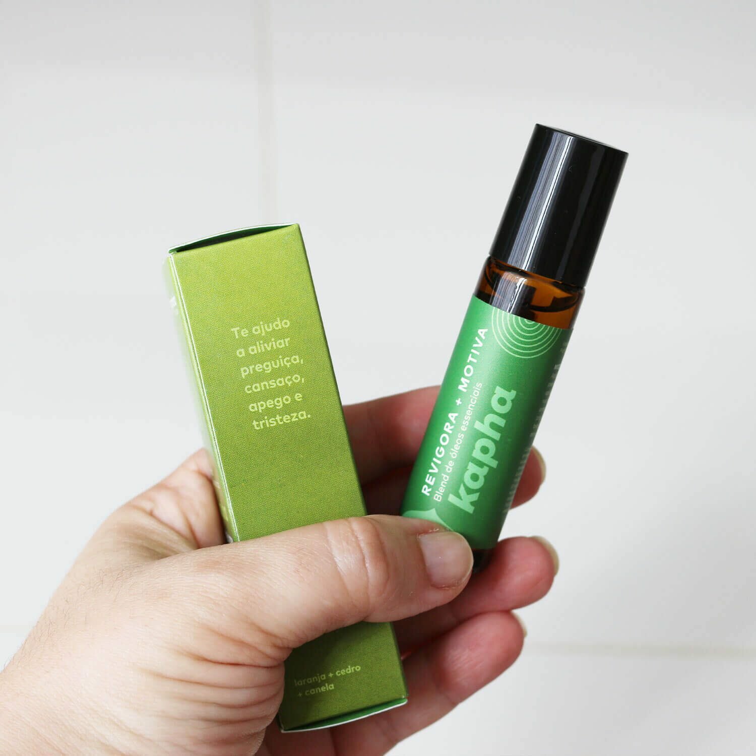 Blend de Óleos Essenciais Roll-on - Ayurveda Kapha 12 blend-oleo-essencial-kapha-yogateria-1