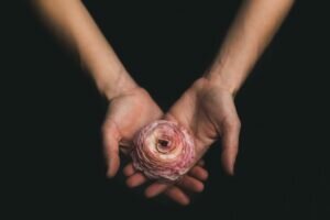 Reiki, conheça a cura através das mãos 2