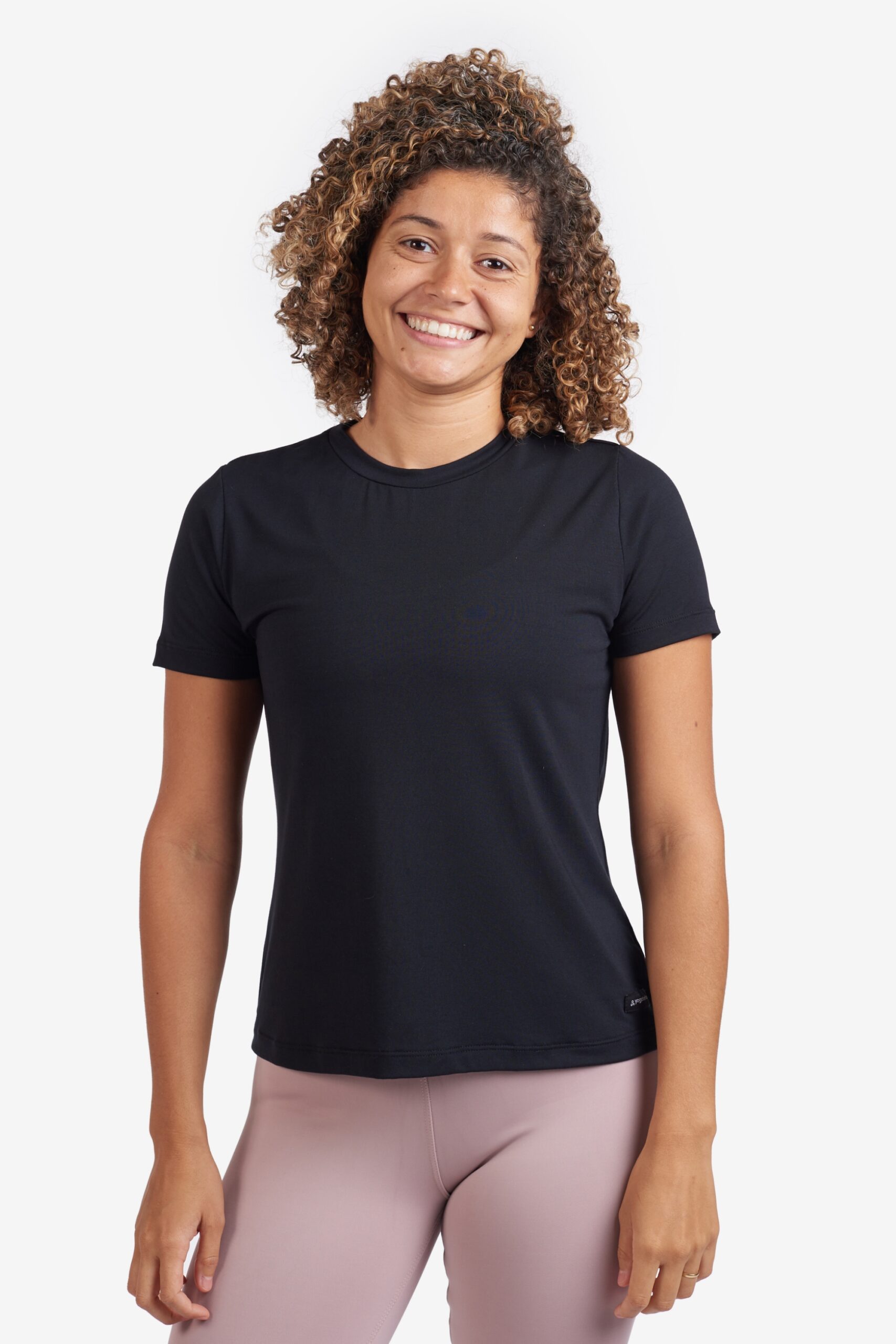 camiseta-tech-yogateria-preta-fem-01