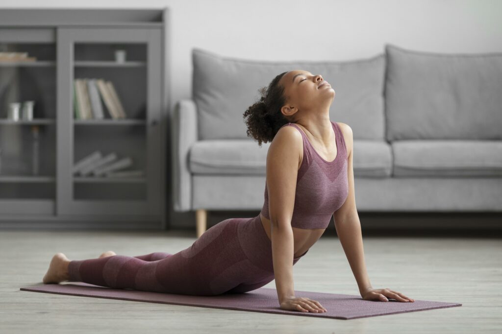 colica-menstrual-yogateria10