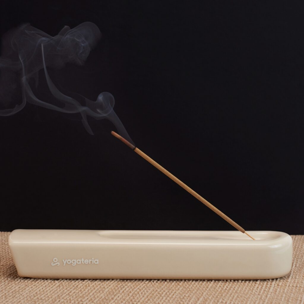 como-usar-incenso-yogateria.jpg
